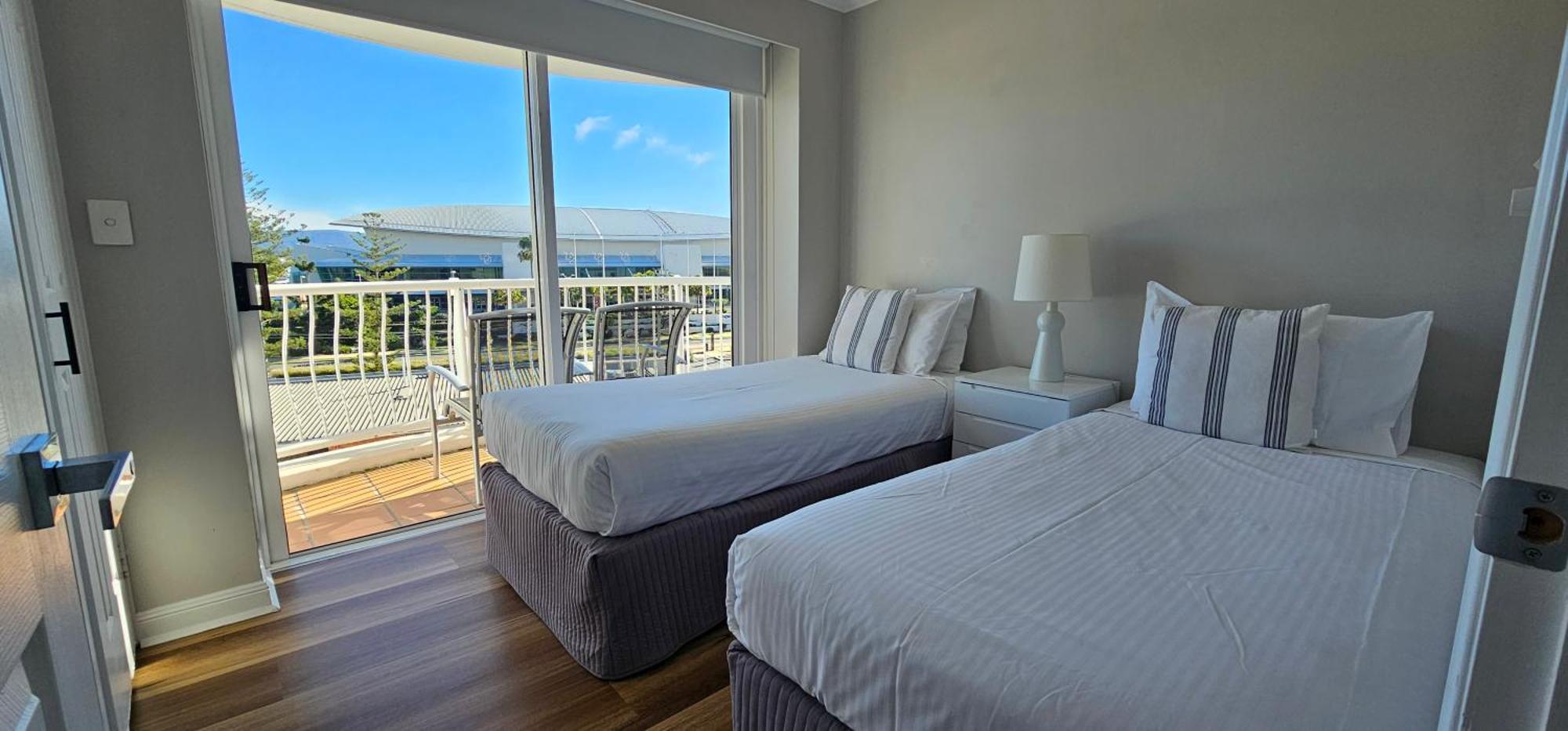 Broadbeach Aparthotel 4*