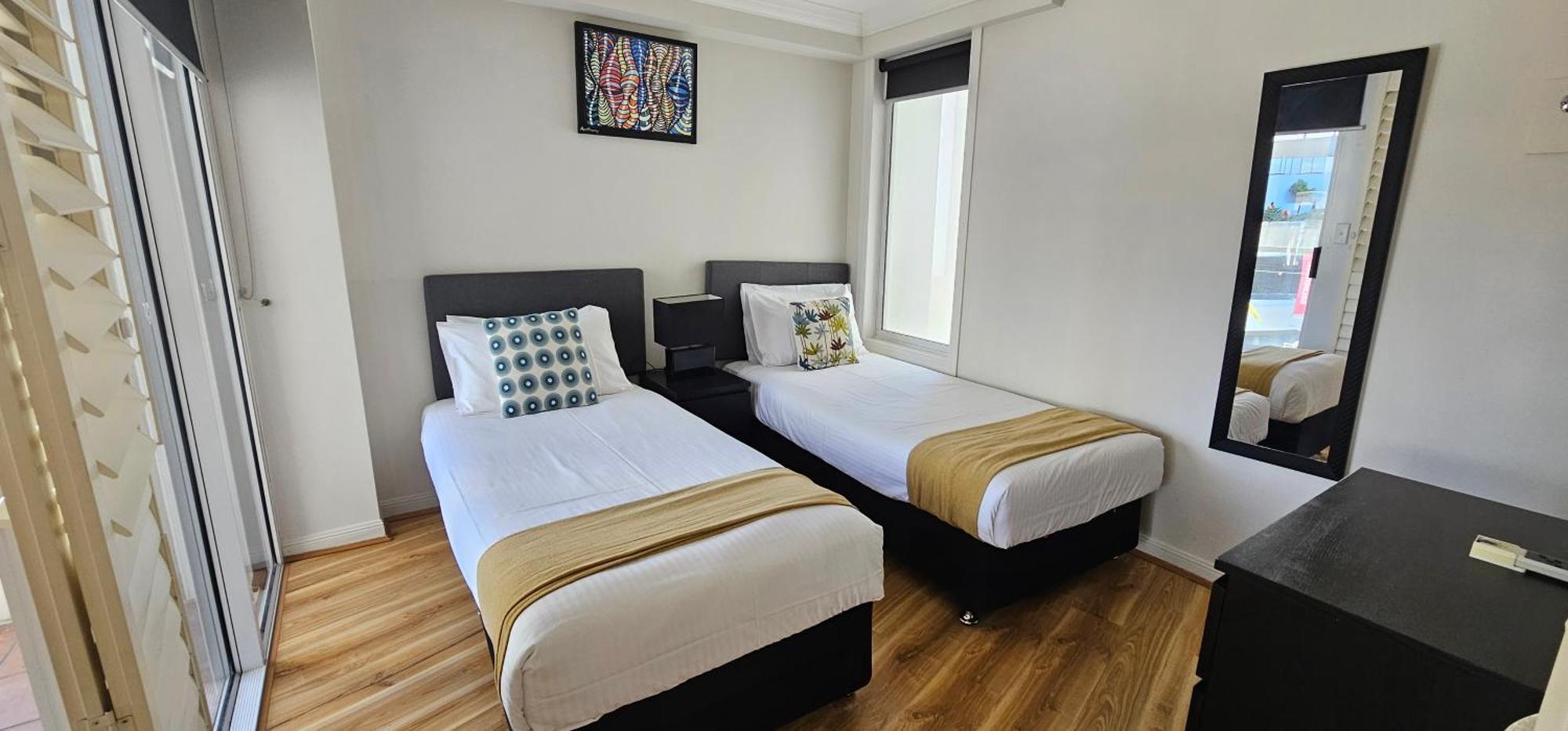 Broadbeach 4*