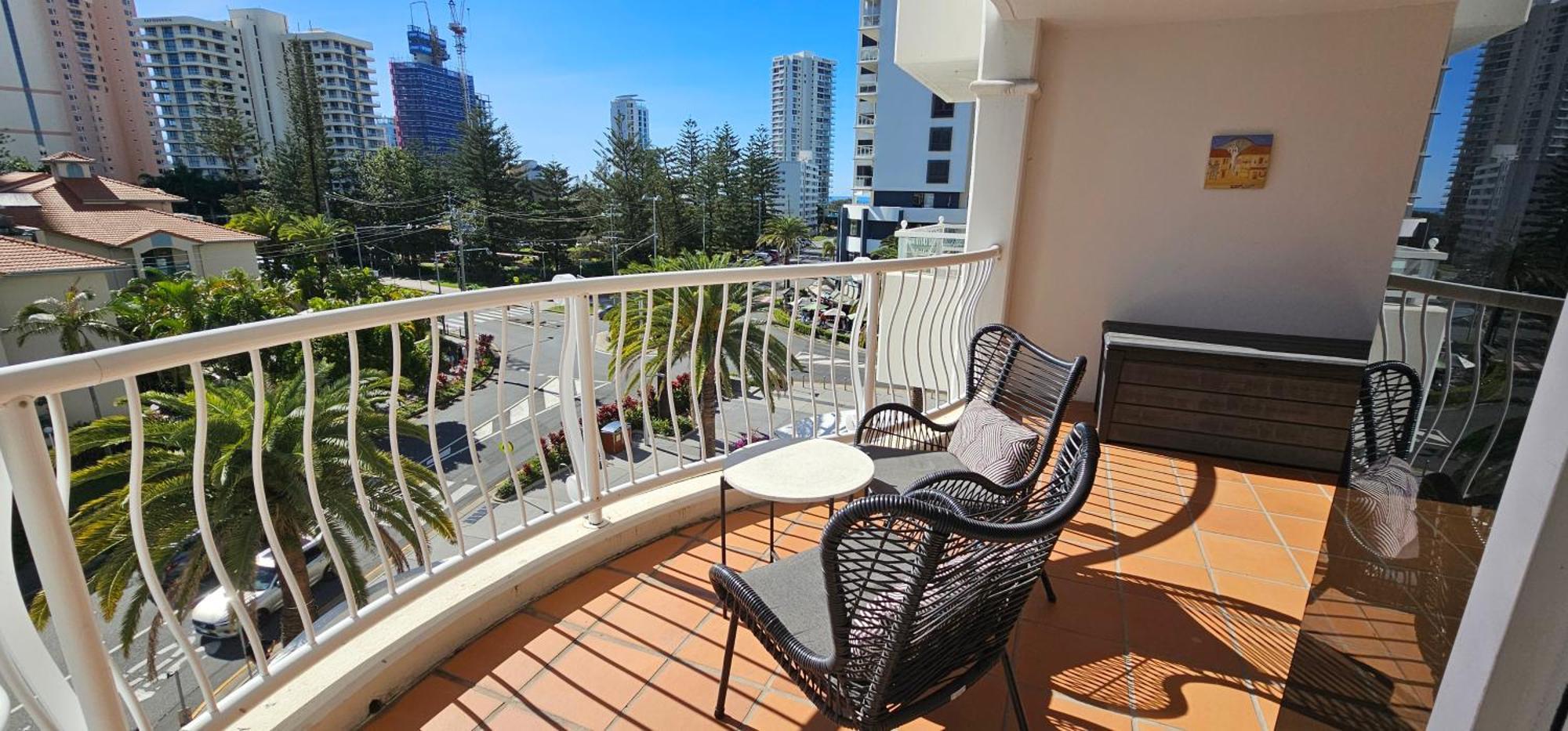 Broadbeach 4*