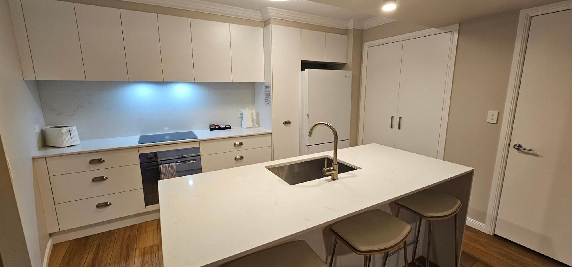 Broadbeach Aparthotel 4*